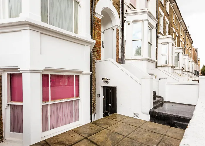 Spacious Clapham Junction Apartment